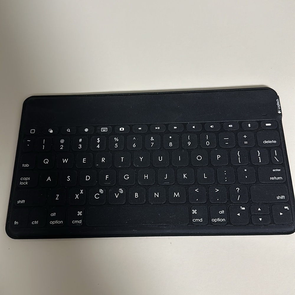 Logitech keyboard. Excellent condition. - Picture 2 of 4